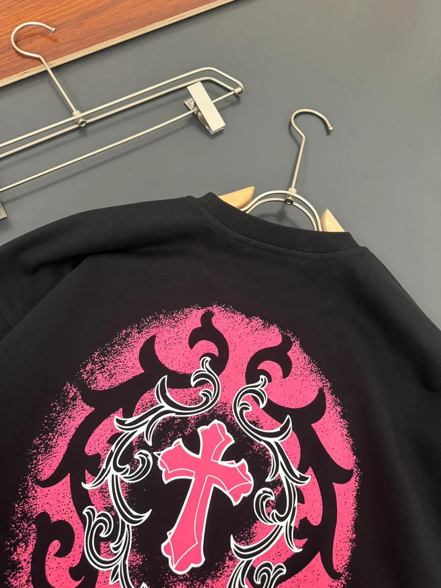 P230 ✨✨Chrome Hearts*Chrome Hearts* The latest round-neck fashionable long-sleeved sweatshirt in autumn and winter, printed logo design, 400g pure cotton fabric! It is close to the skin and comfortable, durable and easy to wear. The original factory craftsmanship is meticulous. It is a must-have for casual wear. Size S M L XL XXL